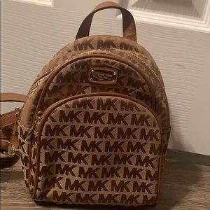micheal kors mini book sack